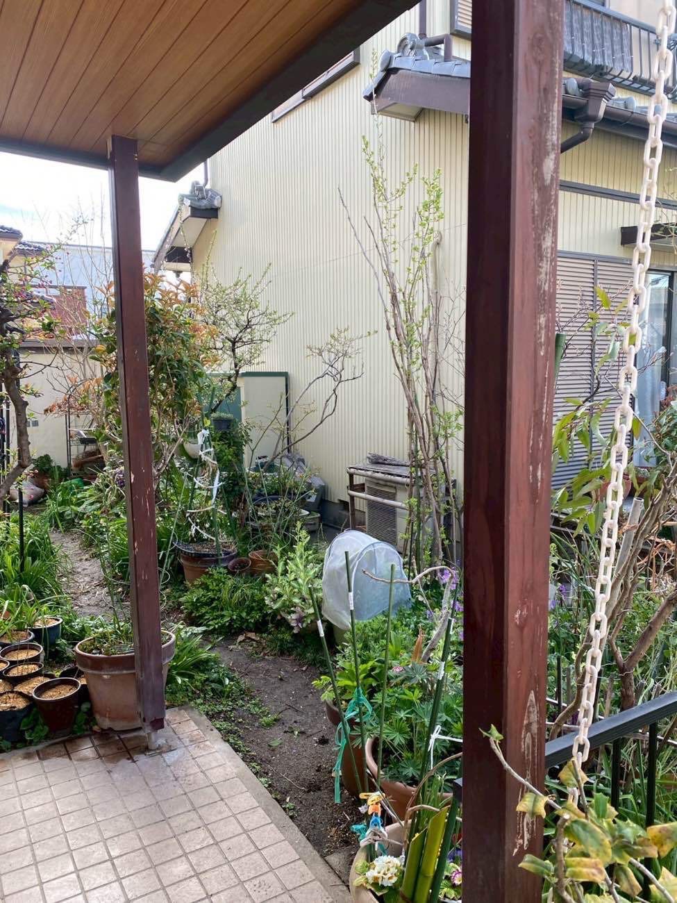 尾張旭市の戸建住宅で玄関周りの塗装！木部と金属部の塗装を行いました